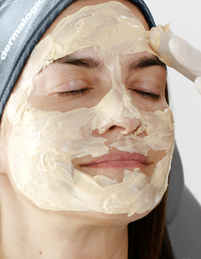 9x16_MelanoPRO_Model_22 DERMALOGICA