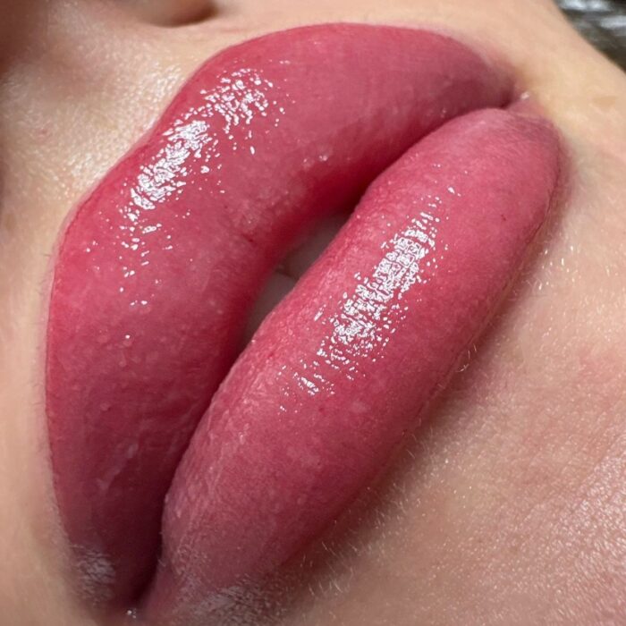 MAKIJAŻ PERMANENTNY ESTETYCZNY MAKIJAŻ PERMANENTNY ESTETYCZNY UST