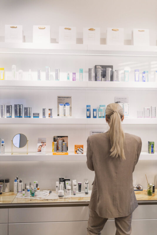 Przebarwienia na skórze – dlaczego powstają i jak się przed nimi uchronić?