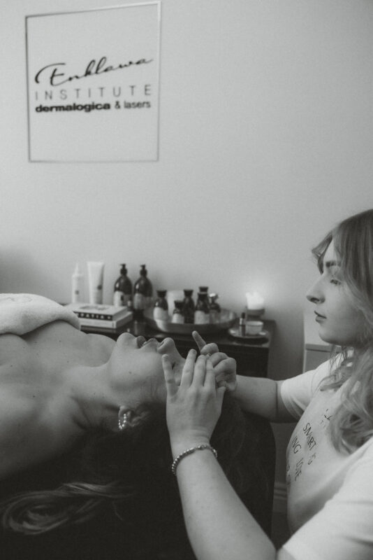 Jakie zalety ma masaż Kobido twarzy?